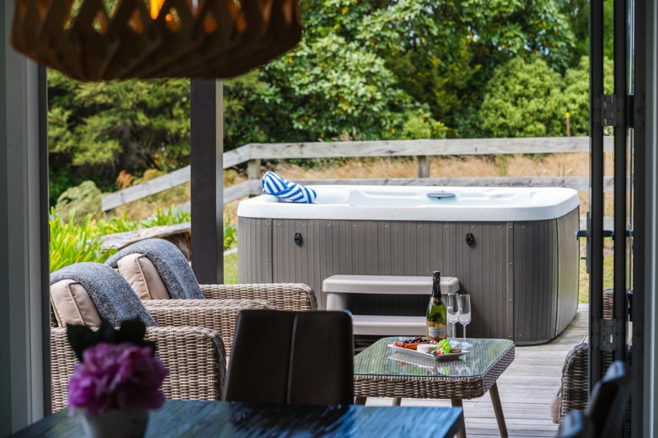 Вилла Hideaway At The Bay - Taupo. Экстерьер фото